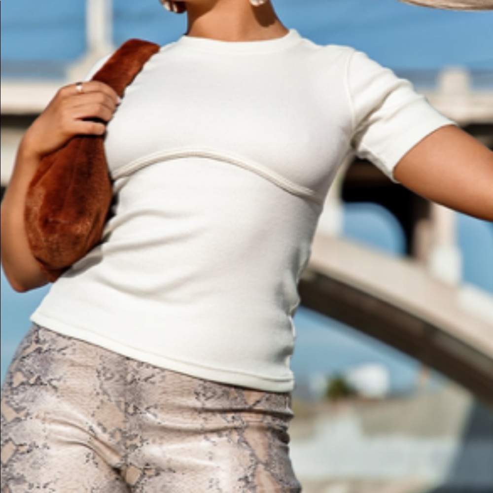 Cream binding detail ribbed knit t-shirt